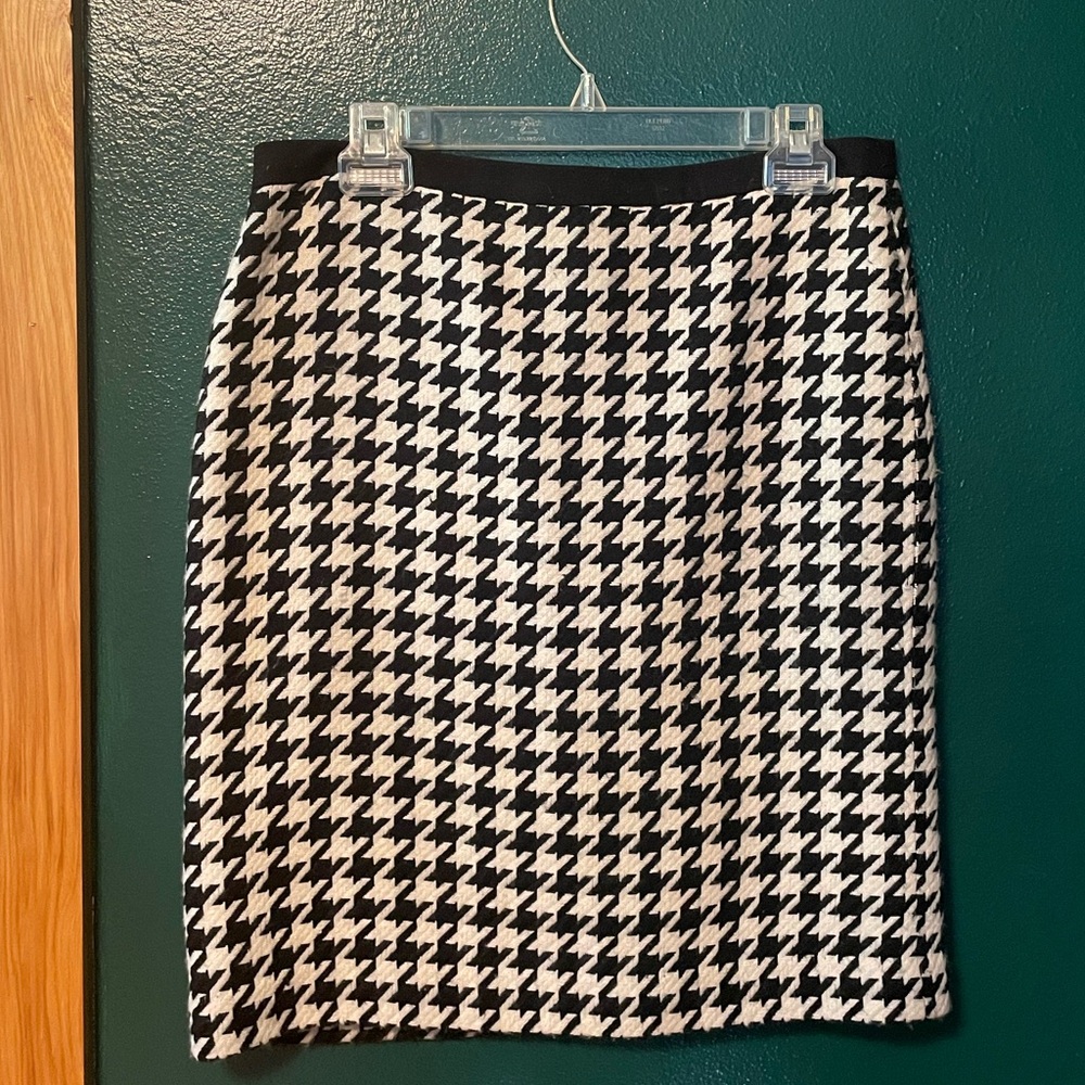 Houndstooth black and white skirt